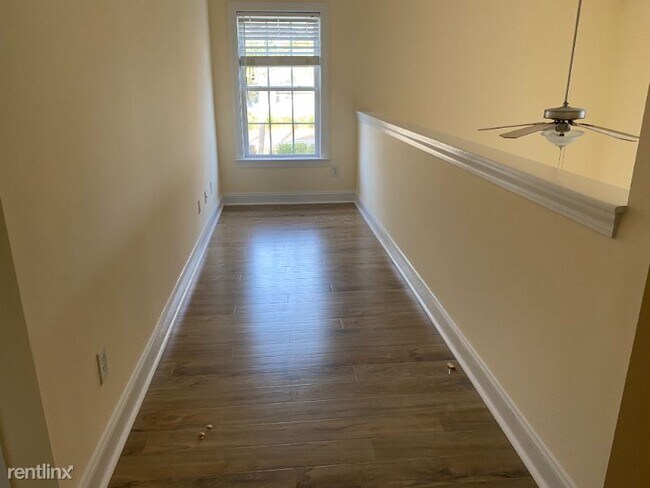 Building Photo - 3 br, 2 bath Townhome - 4390 Willoughby Lane