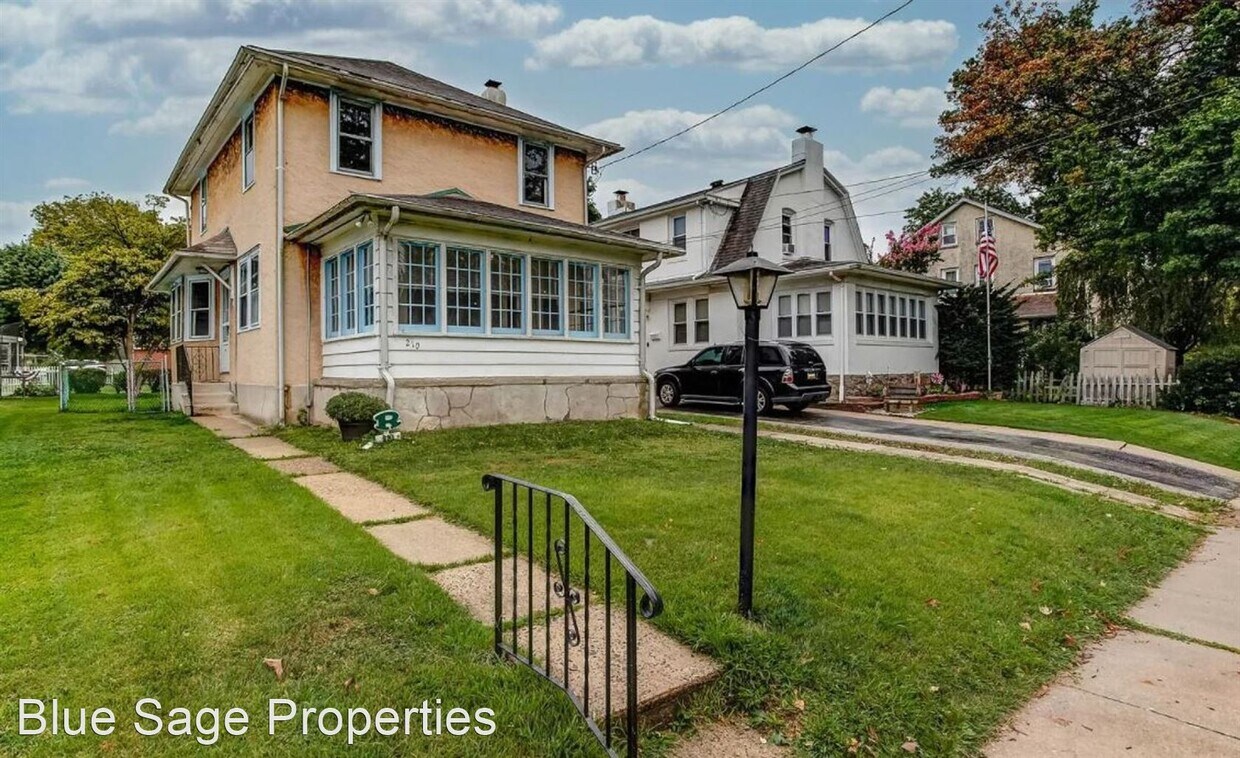 3 br, 1 bath House 210 W Dupont St House Rental in Ridley Park, PA
