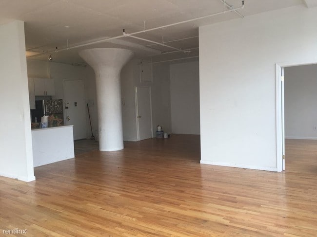 Building Photo - 315 Berry St