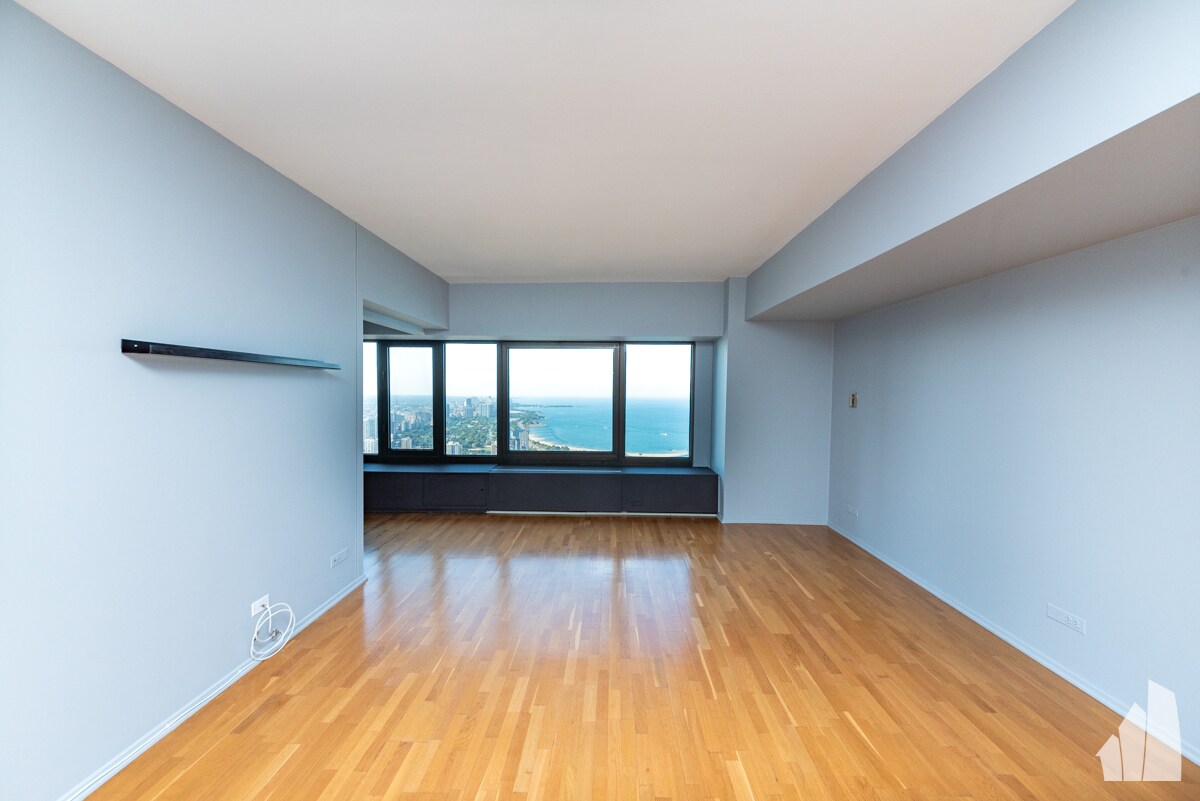 Foto principal - 175 E Delaware Pl