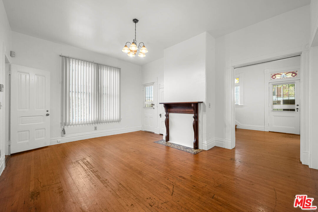Primary Photo - 1223 W 23rd St