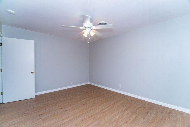 Building Photo - RENOVATED 2-BEDROOM TERRELL HEIGHTS DUPLEX