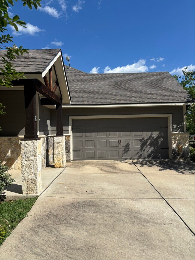 Foto del edificio - 17349 Cedar Rock Ct