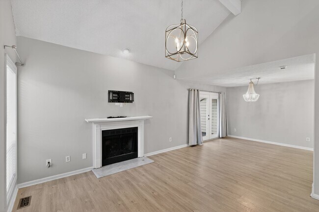 Foto del edificio - 1126 Creatwood Pl