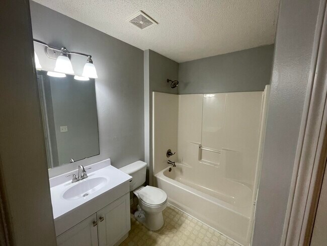 Foto del edificio - 7590 Chablis Cir