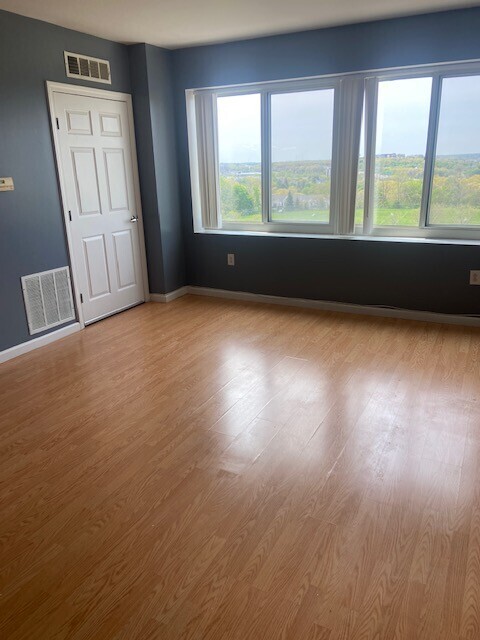 Building Photo - 1 Cityview Ln
