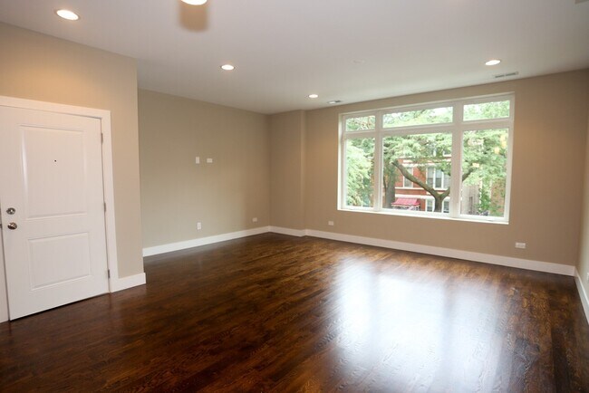 Foto del edificio - 2639 W Potomac Ave