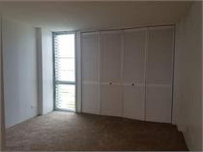 Building Photo - Beautiful golf course views from this Salt Lake - Moanalua condo!