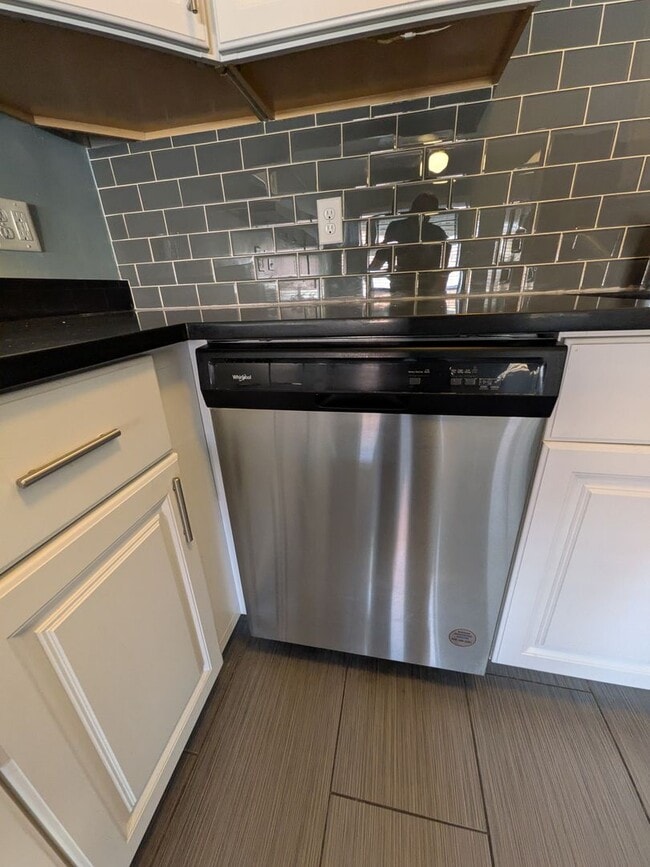 Building Photo - Spacious 1-bedroom apartment in a excellent location