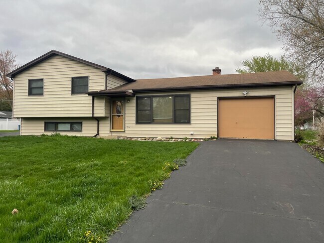 Building Photo - 25639 W Chesney Dr