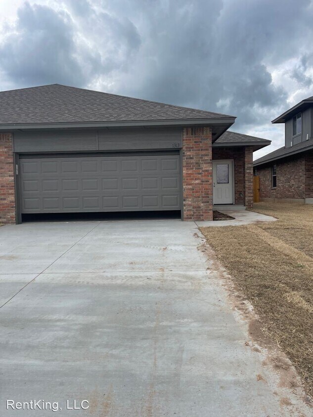 3 br, 2 bath House 1313 Brooks Drive House Rental in Newcastle, OK