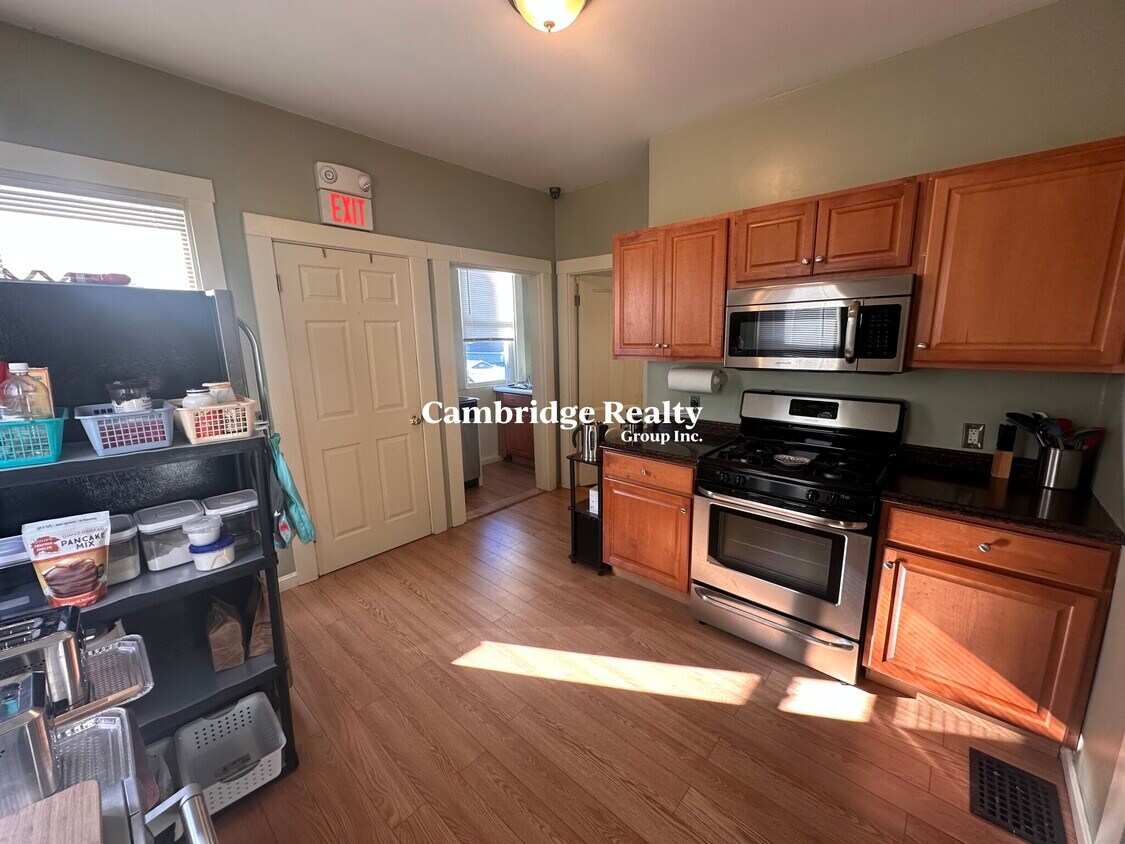 Foto principal - 374 Highland Ave