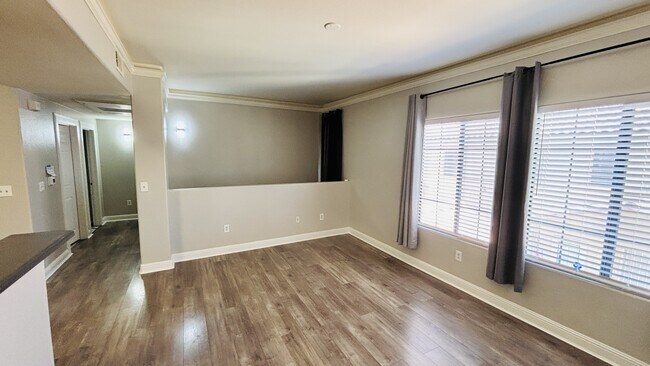 Foto del edificio - 2171 Hussium Hills St