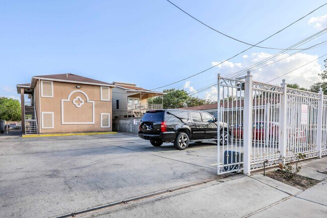 Building Photo - 205 W San Carlos St