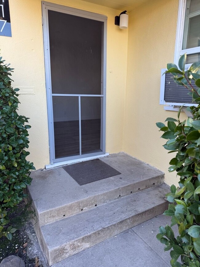 Building Photo - 415 S Main St