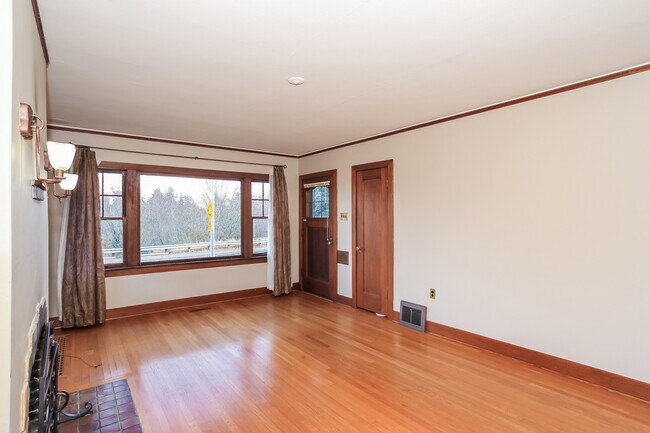 Building Photo - 3728 N Stevens St