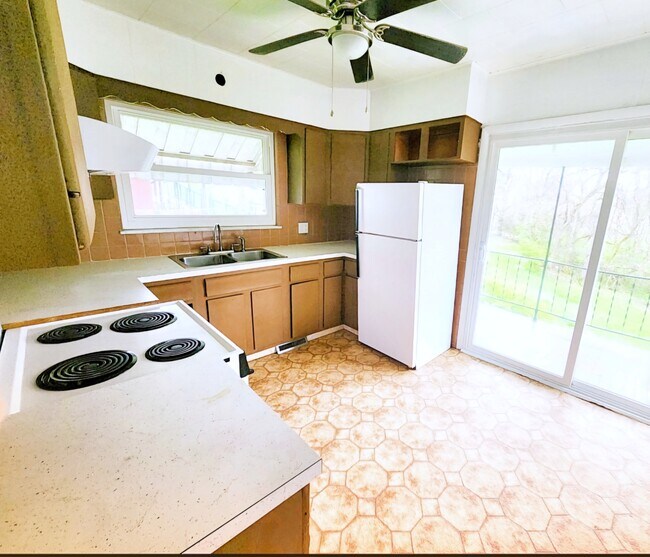 1404 Chamberlain Ave, Fairmont, WV 26554 House Rental in Fairmont, WV