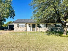 Building Photo - 442 Fernwood Dr