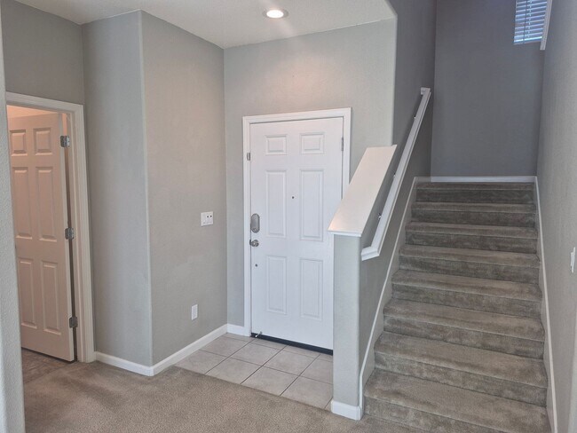 Foto del edificio - Beautiful 3 Bedroom 2.5 bath home with loft.