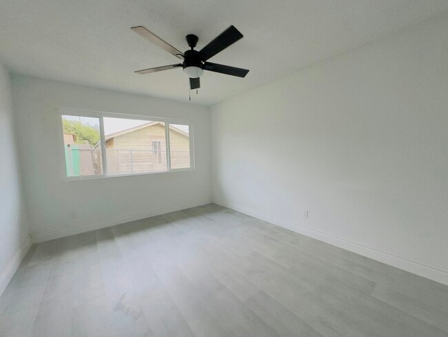 Building Photo - 251 East Nicolet Street, Unit 253