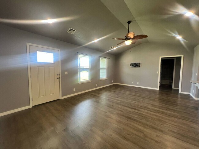 Foto del edificio - COMING SOON IN NEOSHO MO!!!  Beautiful 3 bedroom, 2 bathroom home in Neosho in adorable neighborh...