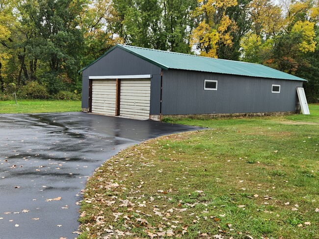 2 car detached garage - 2023 10th Ave