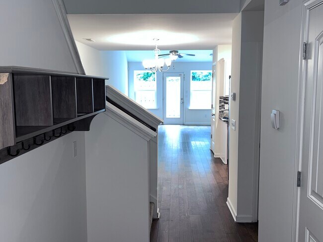Building Photo - 5518 Hamilton Cir