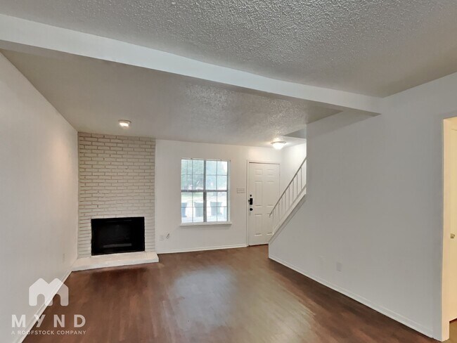 Foto del edificio - 2806 Wimbledon Ct