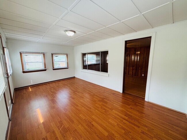 Building Photo - 723 Lee St