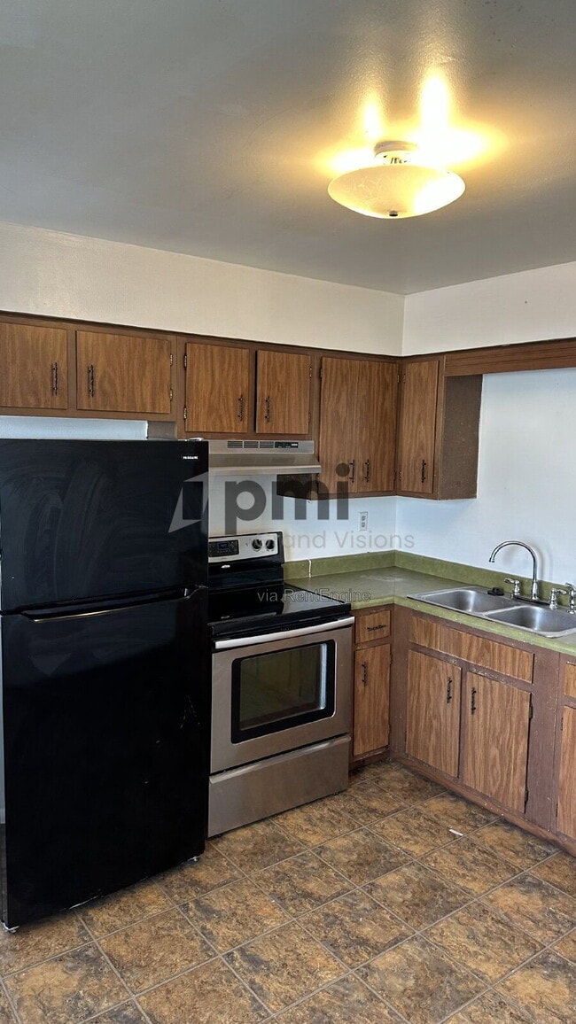 Building Photo - 1616 University Dr