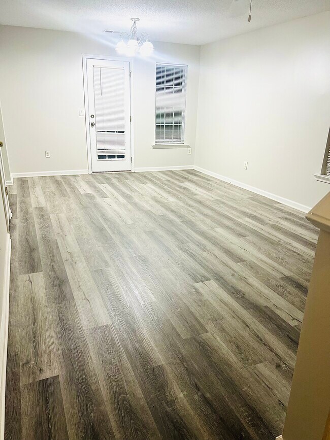 Foto del edificio - 245 Darbys Crossing Ct