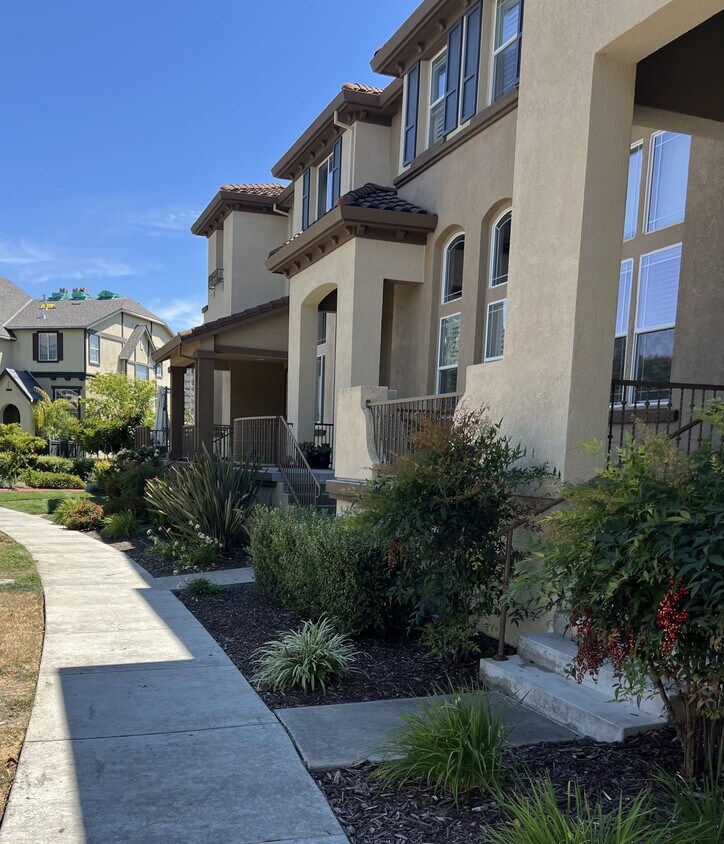 Foto principal - 2712 Ashwell Ln