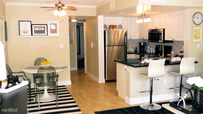 Building Photo - 6870 SW 44th St