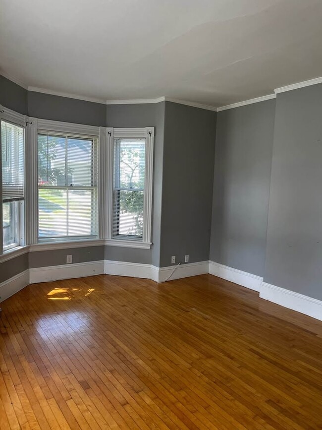 Living room - 15 W Concord St
