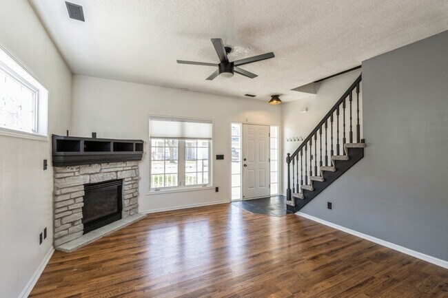 Foto del edificio - FOUNTAIN POINTE TOWNHOME!! 2 Bed, 2.5 Bath Townhome in Ankeny