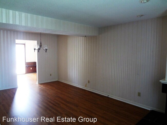 Building Photo - 3 br, 1.5 bath House - 19 Village Square