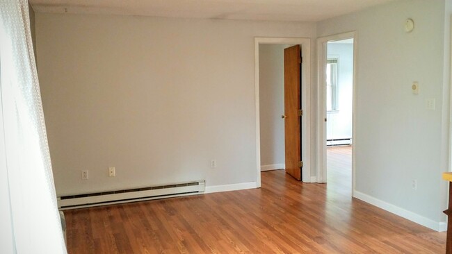 Building Photo - 2BR/1BA unit with W/D, Dishwasher, Parking...