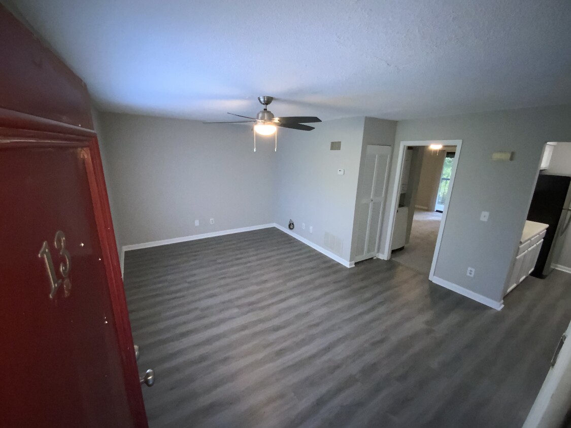 Living Room - 6 Vivian Ln NE