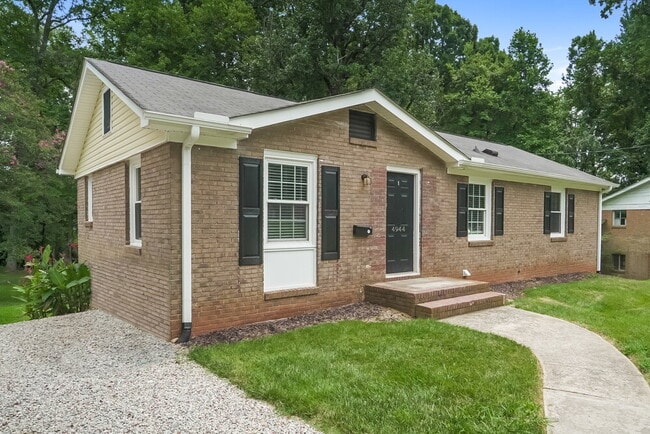 Building Photo - 4944 Springview Rd