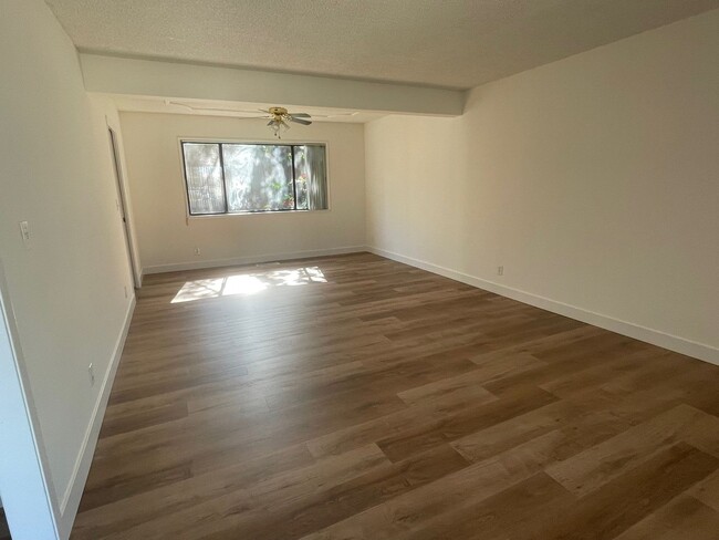 Foto del edificio - 5 bedroom Pet Friendly remodeled home in P...