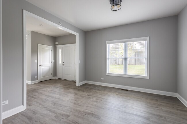 Building Photo - 532 N Woodland Ct