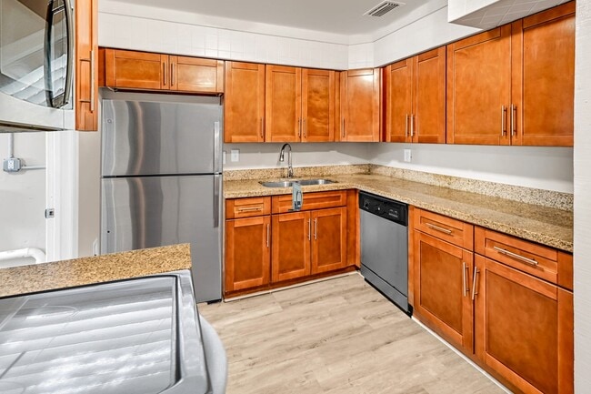 Building Photo - 201 Huron Pl