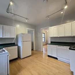 Building Photo - 5756 S Kenwood Ave