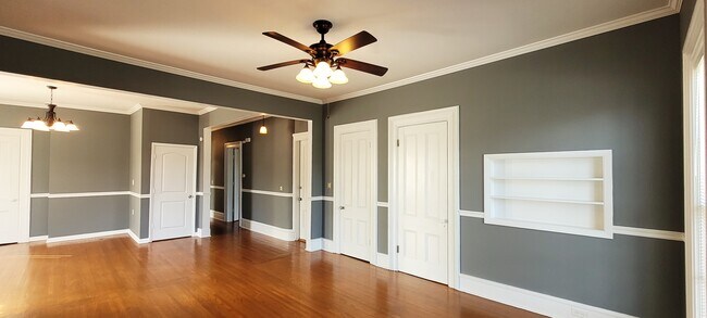 Sala de estar - 463 W Church St