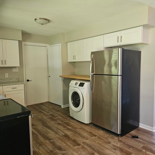 Building Photo - 2935 Spring Hill Dr