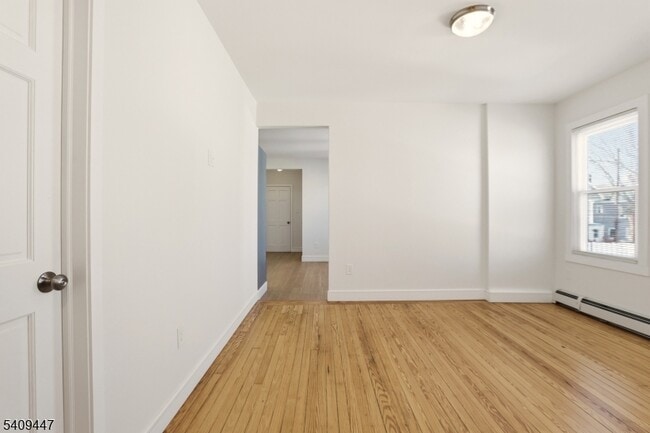 Building Photo - 196 2nd St