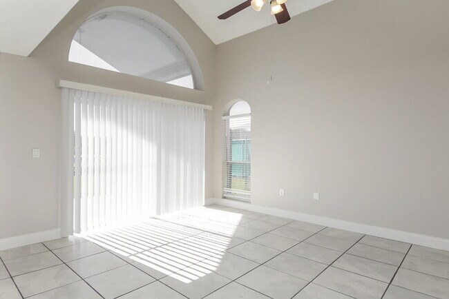 Building Photo - 762 Country Woods Cir