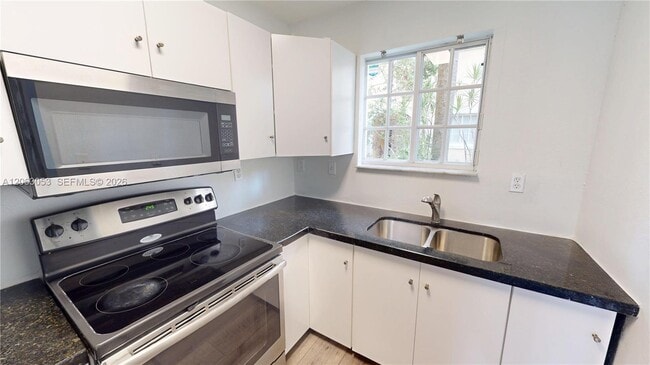 Building Photo - 2084 NE 167th St