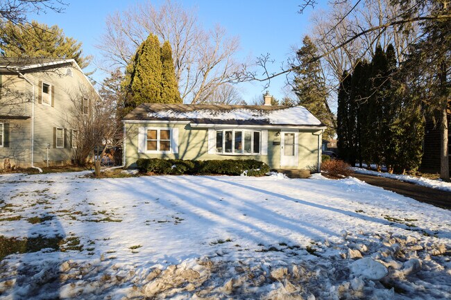 Vista a la calle - 5206 Shore Acres Rd