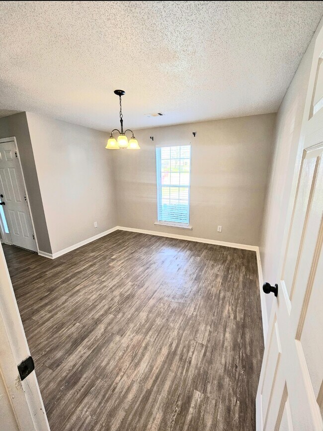 Building Photo - 112 W Oak Manor Ct